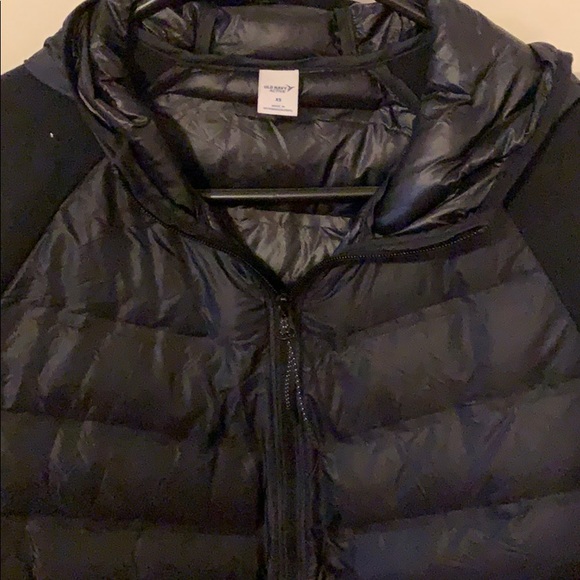 Old Navy active wear black puffer jacket - Picture 2 of 4